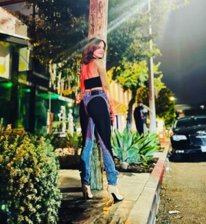 Sussanne Khan Instagram - Never look back… 🚀✨#californialove 📸credit @doll_daks 👌🏻🌊🥰