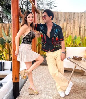 Sussanne Khan Instagram - Hello Summer 2023… Here we come 🍓✨🧿⚡️ #headoutofthesunroof