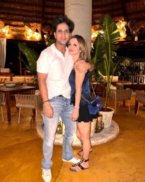 Sussanne Khan Instagram - The Beach is not always a place.. sometimes it’ is an incredible Feeling. 🧿🪝♥️♥️🧠🫀#uninhibited #Thebeach #exploration #sacredspace