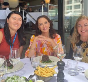 Suzanne Paul Instagram - Delicious lunch @soulbarandbistro with Jessica Wu, who won an auction to have lunch with me at the Women in Finance charity auction 🤩