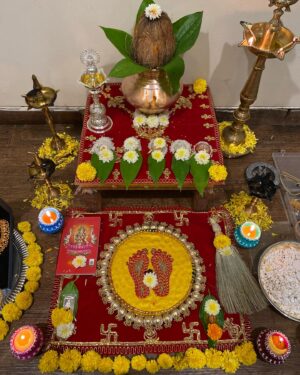 Swarda Thigale Instagram - The aromas of homemade chaklis and shankarpalis floating through the house, sparkling lights and Laxmi Puja festivities. Happiest times 🥰 Happy Diwali from our to yours♥️ Only and only Love ☺️

#diwali #laxmipuja #2024 #pahilidiwali #newlyweds #festival #light #love prosperity