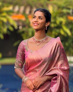 Swarda Thigale Instagram - Because there’s nothing quite like the charm of a pink saree to light up the day! 🌸🌟 #PinkSareeBliss