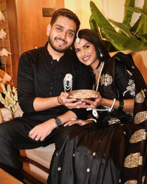 Swarda Thigale Instagram - Celebrating our first Makar Sankranti together, adorned in traditional हलव्याचे दागिने, a symbol of prosperity, love, and new beginnings. This beautiful ritual signifies the transition of the sun into Capricorn, bringing positivity and abundance into our lives. As newlyweds, wearing these ornaments and embracing this festival feels special, connecting us to our roots, culture, and each other. May our journey be as bright as the kites soaring high today! 🌞💛 #NewBeginnings #MakarSankranti #TraditionAndLove”

Thank you mumma for making these beautiful “हलव्याचे दागिने” for me & siddharth…and also for all he efforts you took for decorating the house so beautifully..i wish i could be like you even a bit but i’m learning from you hoping to grow one day like you 🥰 

Thank you Siddharth for being there for me and with me always…even if it’s to click ALLOOOOTTT of pictures 🙈 

And my entire family to be present in utter joy and happiness and bring light to every moment in my life and make the events of our lives memorable with their presence love you all….♥️ 

Super grateful for everything in my life 🥰 

Clicked by - @intelegency 📸