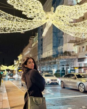 Swarda Thigale Instagram - Shades of London through my eyes 😍

#travel #vlog #swardathigale #london #shard #boroughmarket #fun #happy #blessed 🧿
