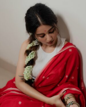 Swastika Dutta Instagram - তাকে চেনা মনে হয়ে… 🍂
.
.
.
📷 @ami_baundule 
.
.
.

#expressions #instagood #instamusic #moodshot #moodboard #photoshoot #sareelove #experimentallook #actress #tollywood #sd