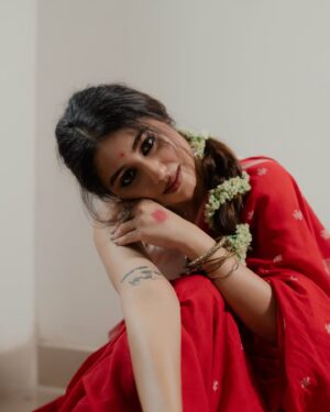 Swastika Dutta Instagram - তাকে চেনা মনে হয়ে… 🍂
.
.
.
📷 @ami_baundule 
.
.
.

#expressions #instagood #instamusic #moodshot #moodboard #photoshoot #sareelove #experimentallook #actress #tollywood #sd