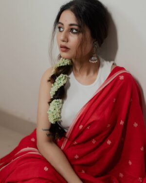 Swastika Dutta Instagram - তাকে চেনা মনে হয়ে… 🍂
.
.
.
📷 @ami_baundule 
.
.
.

#expressions #instagood #instamusic #moodshot #moodboard #photoshoot #sareelove #experimentallook #actress #tollywood #sd