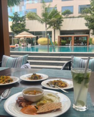 Swati Gandhi Instagram - Had a sumptuous Sunday brunch at @sheratongrandwhitefield 🫶🏻If you looking for a brunch to cherish, look no further! 

In awe with the diverse selection of dishes that were crafted with passion and precision at the Sheraton Grand Bengaluru Whitefield Hotel & Convention Center.
This special event featured top chefs from four prestigious Marriott hotels, came together to create a culinary masterpiece:The Ritz-Carlton, Bangalore JW Marriott, Bengaluru Prestige Golfshire Resort & Spa JW Marriott Bengaluru.
Thanks for having me over!🌷🌷

What i Wore 🩵
Outfit - @forevernew_india 
Bag - @aldo_shoes
Shades - @hm
