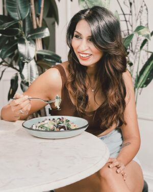 Swati Gandhi Instagram - Happiest with my fav 🥗!🌷🌷🤍🤍
#myswatitude

[swati gandhi, myswatitude, eat clean, stay healthy, gratitude, kindness, spread love, bangalore blogger, influencer, indian, lifestyle, food]