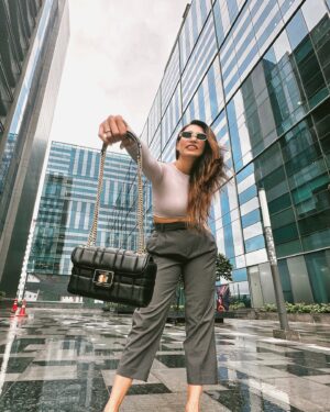 Swati Gandhi Instagram - In a world of glass buildings, clarity is the real luxury 🫶🏻🫶🏻
#mondaymotivation 

[swati gandhi, myswatitude, bangalore lifestyle blogger, bangalore fashion blogger, fashion post, hm ootd, ootd post, kate spade, indian blogger, city life, stay positive, spread love, peace, spread happiness]