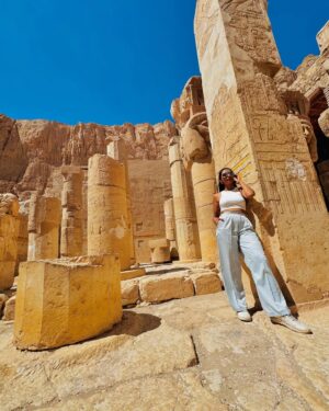 Swati Gandhi Instagram - Stepping into the past where queens ruled and legacies were built. Hatshepsut, forever an icon 👑 

[myswatitude, swati gandhi, travel Egypt, Luxor, Hatshepsut temple, travelgram, travel world, historical site, time travel, Egyptian Queen, Ancient egypt, Queen of egypt, Pharaoh, Pharaoh power]