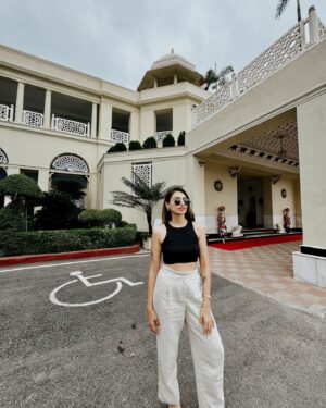 Swati Gandhi Instagram - Reminiscing the elegance and charm of Udaipur’s palaces, lakes and landscapes 🧡🧡
Stayed at @thelalitudaipur 

[myswatitude, swati gandhi, visit rajasthan, udaipur, city palace, city of lakes, udaipur palace, the lalit Udaipur, indian traveller, indian travel blogger, indian blogger, indian influencer, bangalore blogger, travel, lifestyle, fashion]