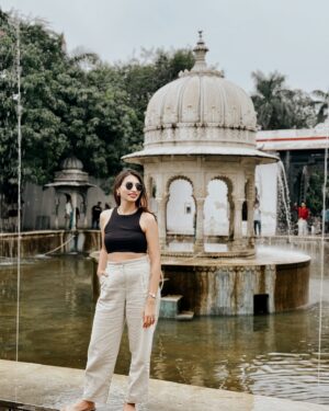Swati Gandhi Instagram - Reminiscing the elegance and charm of Udaipur’s palaces, lakes and landscapes 🧡🧡
Stayed at @thelalitudaipur 

[myswatitude, swati gandhi, visit rajasthan, udaipur, city palace, city of lakes, udaipur palace, the lalit Udaipur, indian traveller, indian travel blogger, indian blogger, indian influencer, bangalore blogger, travel, lifestyle, fashion]