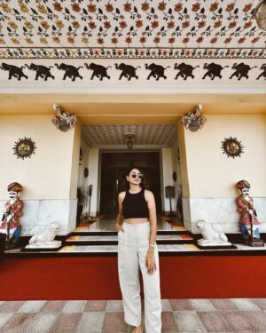 Swati Gandhi Instagram - Reminiscing the elegance and charm of Udaipur’s palaces, lakes and landscapes 🧡🧡
Stayed at @thelalitudaipur 

[myswatitude, swati gandhi, visit rajasthan, udaipur, city palace, city of lakes, udaipur palace, the lalit Udaipur, indian traveller, indian travel blogger, indian blogger, indian influencer, bangalore blogger, travel, lifestyle, fashion]