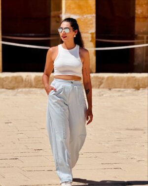 Swati Gandhi Instagram - Stepping into the past where queens ruled and legacies were built. Hatshepsut, forever an icon 👑 

[myswatitude, swati gandhi, travel Egypt, Luxor, Hatshepsut temple, travelgram, travel world, historical site, time travel, Egyptian Queen, Ancient egypt, Queen of egypt, Pharaoh, Pharaoh power]