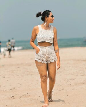 Swati Gandhi Instagram - White sand, white vibes🤍🤍
 
#myswatitude
[Goa, goa beaches, goa diaries, palm trees, tropical life, incredible india, travel goa, myswatitude, indian travel blogger, fashion blogger, lifestyle blogger]