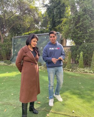 Sweta Singh Instagram - #fateh Directorial debut of @sonu_sood 
Had an interesting conversation! Coming soon @aajtak