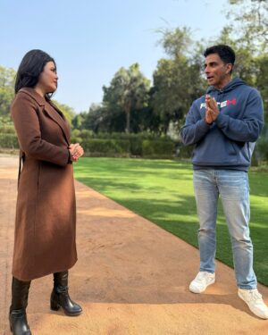 Sweta Singh Instagram - #fateh Directorial debut of @sonu_sood 
Had an interesting conversation! Coming soon @aajtak