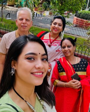 Syamantha Kiran Instagram - Happy 60th birthday CHUMMY🙃!! It’s been a tireless journey for u so far! Time to sit back and enjoy ur retirement!! My childhood memories remain being POSSESSIVE OF U, and asking CHUMMY MAARI IRUKENNA🙃.. I wish I could have half of ur mental strength and patience!! Like I always say ur a pain sometimes for the trivial things, and the understanding pillar in the most difficult times! To the woman who taught me the Mantra MINJI PONA ENNA , PAATHUKALAM!! ❤️ To the  Woman in trend…Happy birthday ❤️