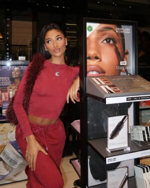 Sydney Martin Instagram - 2025 Sydney sightings🥰 @hauslabs @sephora 

#HausLabs #Sephora #beautymodel #cleanbeauty #mascara #wilheminamodels #makeupideas #cosmetics