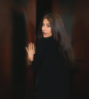 Syra Yousuf Instagram - 🖤🤍
-
-
@hassanzameerofficial 
@nabila_salon 
@marketingmanagement