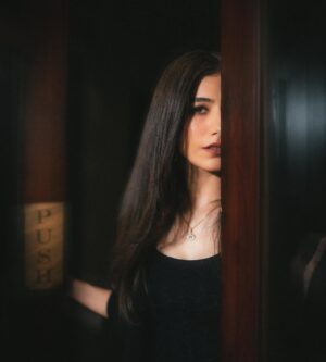 Syra Yousuf Instagram - 🖤🤍
-
-
@hassanzameerofficial 
@nabila_salon 
@marketingmanagement