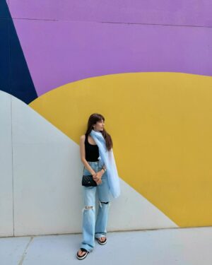 Syra Yousuf Instagram - 🩵🙃🖤