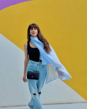 Syra Yousuf Instagram - 🩵🙃🖤