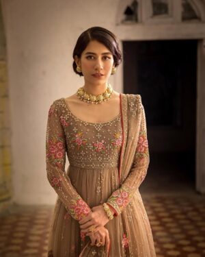 Syra Yousuf Instagram - ✨💖🧡✨
-
@erumkhancouture 
@shahbazshaziofficial 
@iambabarzaheer 
@yash645 
@marketingmanagement