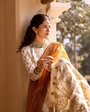 Syra Yousuf Instagram - ✨💖🧡✨
-
@erumkhancouture 
@shahbazshaziofficial 
@iambabarzaheer 
@yash645 
@marketingmanagement
