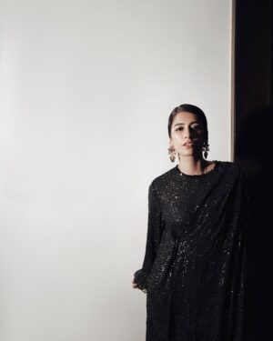 Syra Yousuf Instagram - ♠️♠️
-
Photography @hassanzameerofficial
Outfit  @elanofficial 
Jewelry @allurebymht 
Coordination @marketingmanagement
#babyliciouspromotions