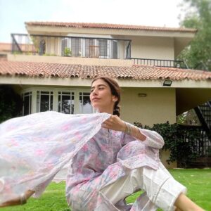 Syra Yousuf Instagram - 🌼🌸✨Eid Mubarak ✨🌸🌼