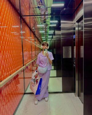 Syra Yousuf Instagram - Purple feels 💜