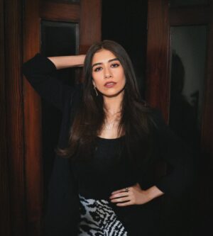 Syra Yousuf Instagram - 🖤🤍
-
-
@hassanzameerofficial 
@nabila_salon 
@marketingmanagement
