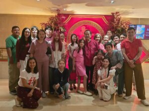 Taksaorn Paksukcharern Instagram - ขอบพระคุณคุณปู่คุณย่าค่ะ 🙏🏻🪭🧧✨️