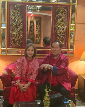 Taksaorn Paksukcharern Instagram - ขอบพระคุณคุณปู่คุณย่าค่ะ 🙏🏻🪭🧧✨️