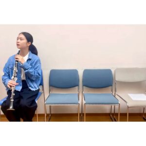 Tamaki Shiratori Instagram - ⁡
⁡
土曜ドラマ「水平線のうた」オフショット📸
⁡
クラリネット練習で肺活量鍛えられました✨💪🏻
⁡
𖤣 𖤣 𖤣 𖤣 𖤣 𖤣 𖤣 𖤣 𖤣 𖤣
3月1、8日（土）よる10時〜
NHK総合にて放送です📺
⁡
#水平線のうた
#白鳥玉季
#topcoat