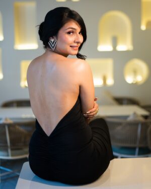 Tanishaa Mukerji Instagram - Being unapologetically me!!
.
.
📸: @sudhakar.bichali 
💄: @makeovers_by_pallavii
🤝: @beauty_makeup_artist_mahin28 
💇‍♀️: @zubeda_hairstylist
📍: @thenestbandra x @avinashnaykodi 
.
.
#photooftheday #fashion #style #stylishlook #lookbook #fashionista #fashiongram #ootd #portraitphotography #portraits #tanishaamukerji