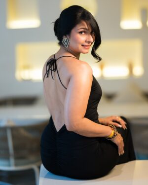 Tanishaa Mukerji Instagram - Being unapologetically me!!
.
.
📸: @sudhakar.bichali 
💄: @makeovers_by_pallavii
🤝: @beauty_makeup_artist_mahin28 
💇‍♀️: @zubeda_hairstylist
📍: @thenestbandra x @avinashnaykodi 
.
.
#photooftheday #fashion #style #stylishlook #lookbook #fashionista #fashiongram #ootd #portraitphotography #portraits #tanishaamukerji