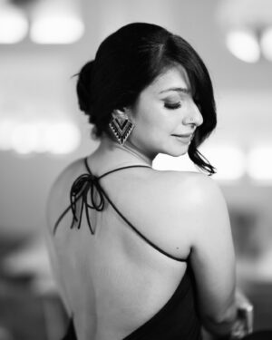 Tanishaa Mukerji Instagram - Being unapologetically me!!
.
.
📸: @sudhakar.bichali 
💄: @makeovers_by_pallavii
🤝: @beauty_makeup_artist_mahin28 
💇‍♀️: @zubeda_hairstylist
📍: @thenestbandra x @avinashnaykodi 
.
.
#photooftheday #fashion #style #stylishlook #lookbook #fashionista #fashiongram #ootd #portraitphotography #portraits #tanishaamukerji