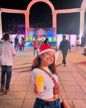 Tanvi Mundle Instagram - Happy Holidays 🤶🎄❤️