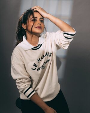Tanvi Mundle Instagram - Living the shadows 🖤