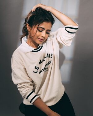 Tanvi Mundle Instagram - Living the shadows 🖤