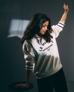 Tanvi Mundle Instagram - ❤️🖤

📸- @bharat_rawail 
💄- @taskeen_c 
👚- @jinalpnagda