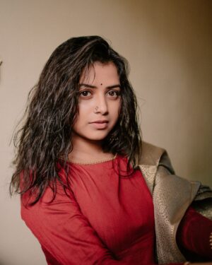 Tanvi Mundle Instagram - Investing in myself, one moment at a time❤️✨
.
.
.
.
.
#indoor #indoorportrait #indoorphotosession #celeb #portrait #love #grateful