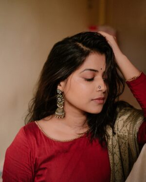 Tanvi Mundle Instagram - Investing in myself, one moment at a time❤️✨
.
.
.
.
.
#indoor #indoorportrait #indoorphotosession #celeb #portrait #love #grateful