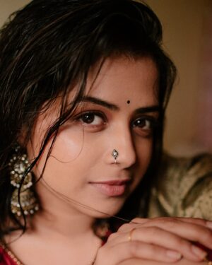 Tanvi Mundle Instagram - Investing in myself, one moment at a time❤️✨
.
.
.
.
.
#indoor #indoorportrait #indoorphotosession #celeb #portrait #love #grateful