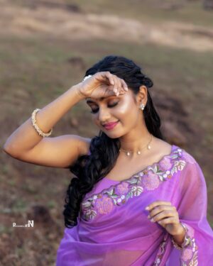 Tanvi Rao Instagram - ಕೇದಿಗೆ ಗರಿಯಂಥ ನಿನ್ನ ನೋಟ.. 🍁

Shot for, saree by @sankalpa_angadi 
Photography- @photograph_by_nv 
MUAH- @elegant_glaze 
Styling- @sahanastylediary 
Floral art- @floral_art_by_nidhi