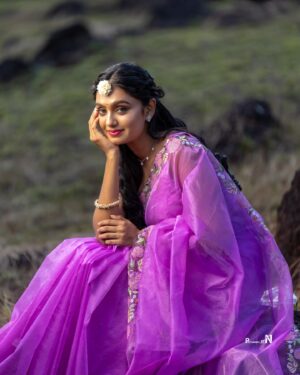 Tanvi Rao Instagram - ಕೇದಿಗೆ ಗರಿಯಂಥ ನಿನ್ನ ನೋಟ.. 🍁

Shot for, saree by @sankalpa_angadi 
Photography- @photograph_by_nv 
MUAH- @elegant_glaze 
Styling- @sahanastylediary 
Floral art- @floral_art_by_nidhi