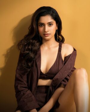 Tanya Ravichandran Instagram - Bronzed 🤎

Shot by @prachuprashanth ✨
Styled by @pooja.janag ✨
Makeup & Hair @salomirdiamond & Team ✨
Outfits  @au.linen ✨
Accessories @urbanitii ✨
Styling Assist @apollo_agape | Team @viewsbymanig ✨